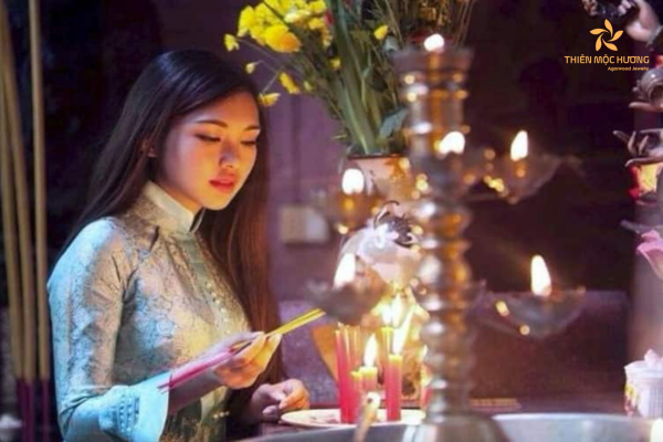 Bí quyết thắp hương tại nhà chuẩn phong thủy, rước tài lộc 10 Nên thắp hương bao nhiêu cây?