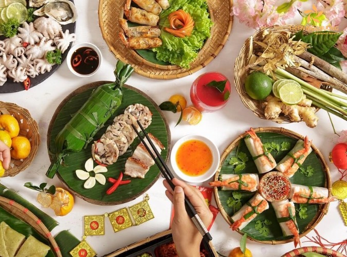 Cách thắp hương tất niên? Hướng dẫn làm mâm cỗ chuẩn xác