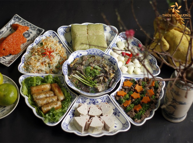 Cách thắp hương tất niên? Hướng dẫn làm mâm cỗ chuẩn xác