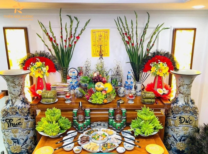 Cách thắp hương vòng ngày tết đúng cách và điều cần lưu ý