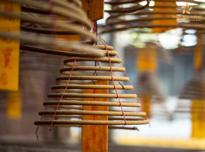 Giải đáp cháy bát nhang thần tài là điềm gì - Xử lý thế nào? 4 Giải đáp cháy bát nhang thần tài là điềm gì - Xử lý thế nào?