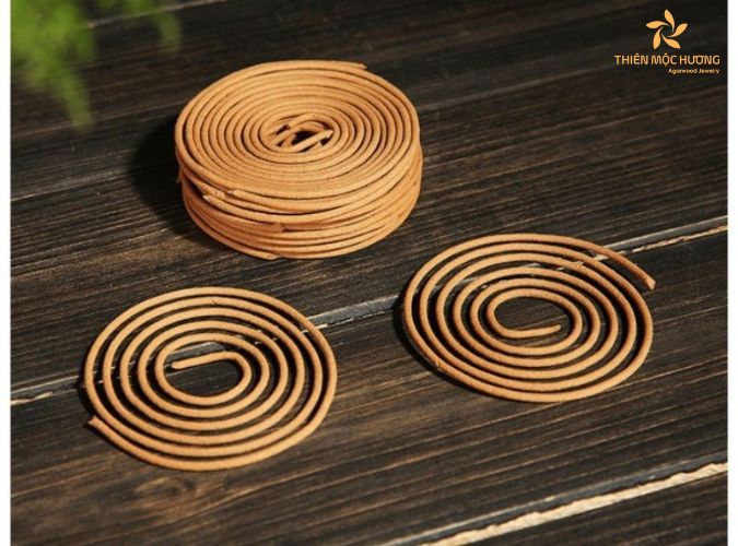 Giải đáp có nên cắm cây thắp hương vòng vào bát hương