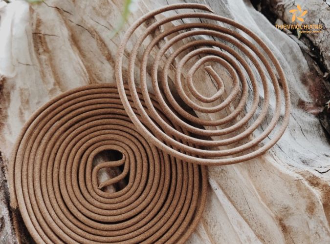 Giải đáp có nên thắp hương vòng cho người mới mất?