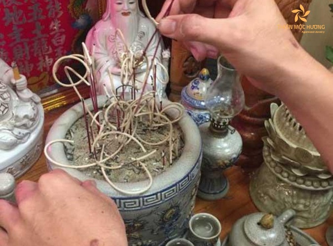 Giải đáp có nên thay cát bát nhang? Cách thực hiện thế nào