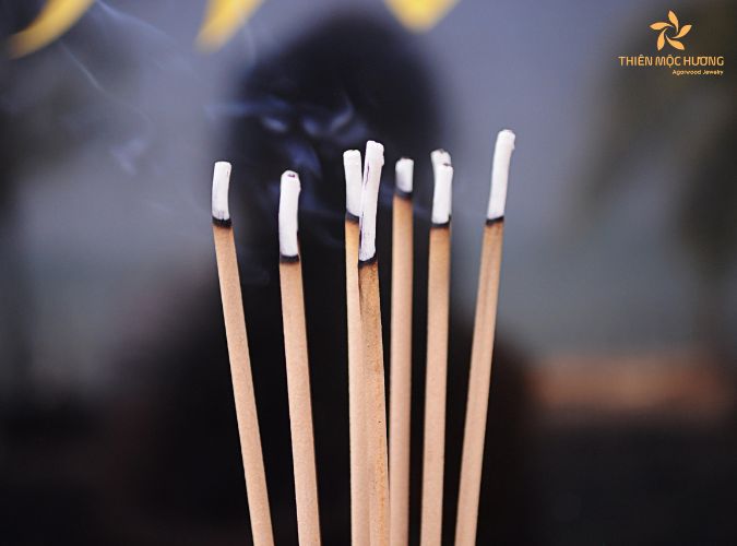 Nhang 2 dài 1 ngắn là gì? Mang lại những điềm báo gì?
