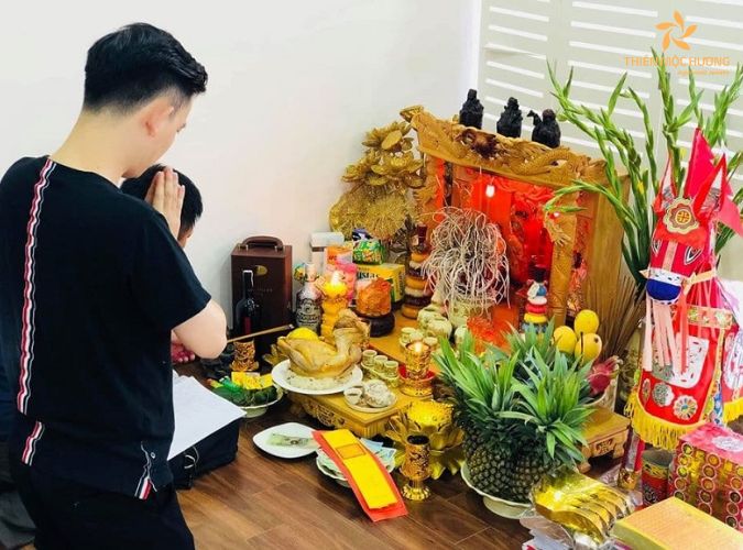 Ở phòng trọ có nên thắp hương hay không? Cách thờ cúng