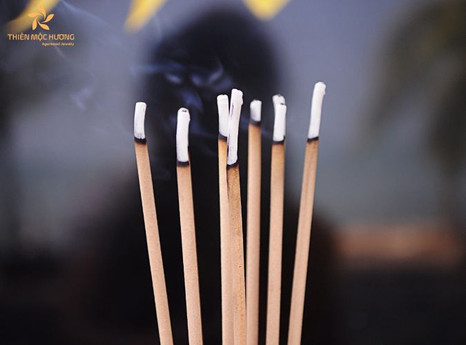 Tìm hiểu và giải đáp rằm tháng 7 có nên ra mộ thắp hương?