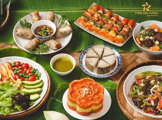 Tìm hiểu và giải đáp rằm tháng 7 có nên ra mộ thắp hương?