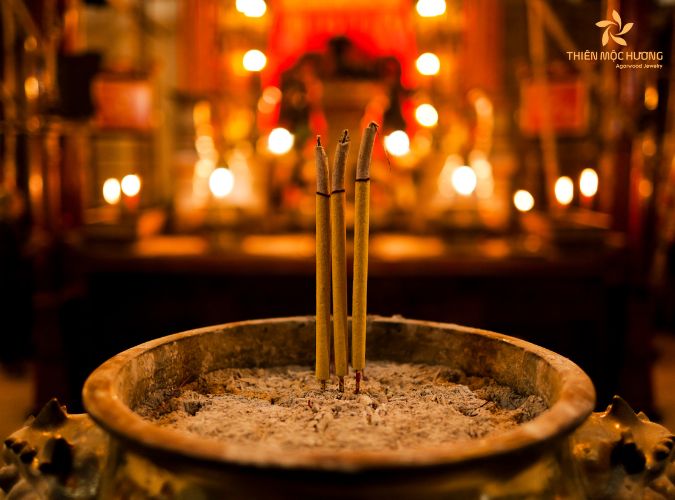Thắp nhang bị gãy chân nhang - Điềm báo và nguyên nhân 4 Thắp nhang bị gãy chân nhang - Điềm báo và nguyên nhân