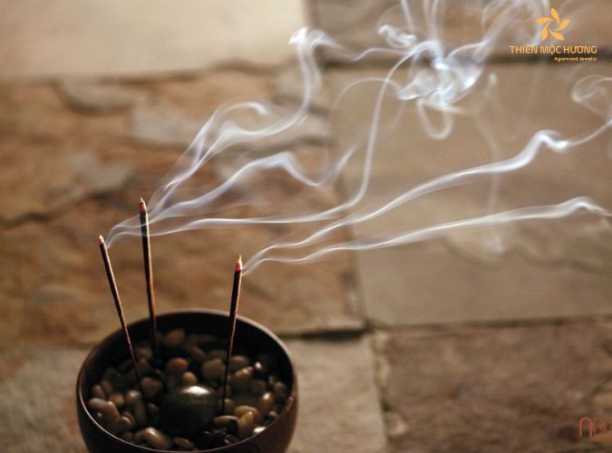 Trước khi đi thi có nên thắp hương? Làm gì có may mắn