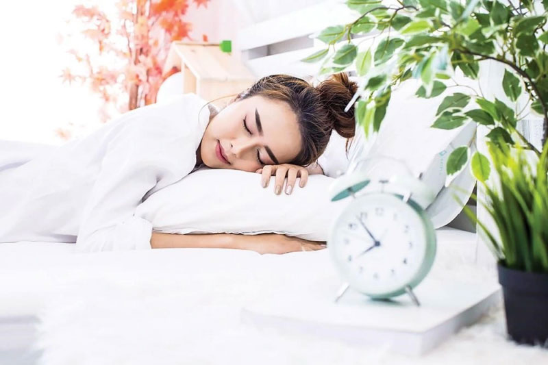 Việc đeo vòng phong thủy khi ngủ phụ thuộc vào loại vòng và cảm nhận cá nhân của mỗi người.